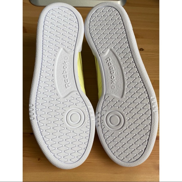 NWOT Reebok Club C 85 Women’s Sneakers Lemon Glow - Picture 10 of 10
